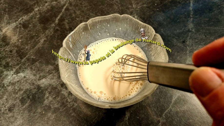 Bien délayer la levure dans le lait