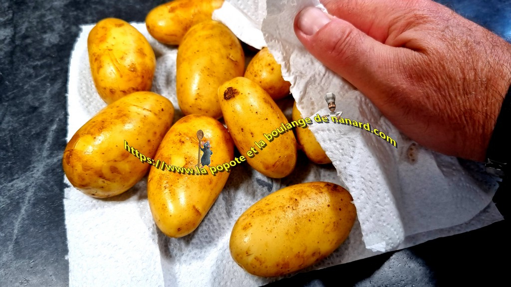 Bien essuyer les pommes de terre