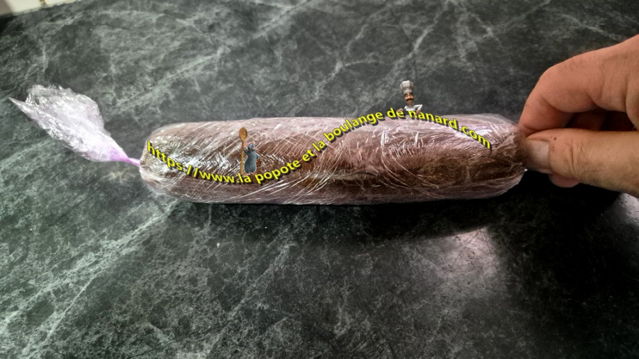 Bien filmer le boudin tout en le serrant aux extrémités