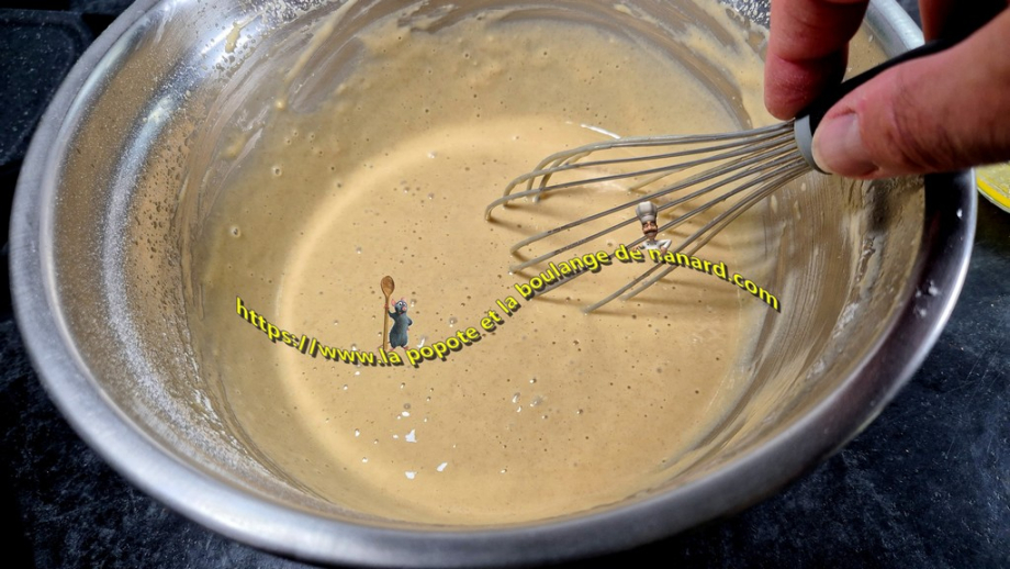 Bien mélanger au fouet les poudres