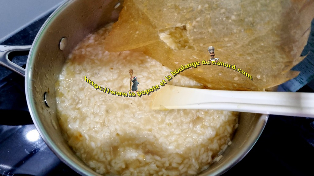 Bien mélanger le riz en cours de cuisson plusieurs fois