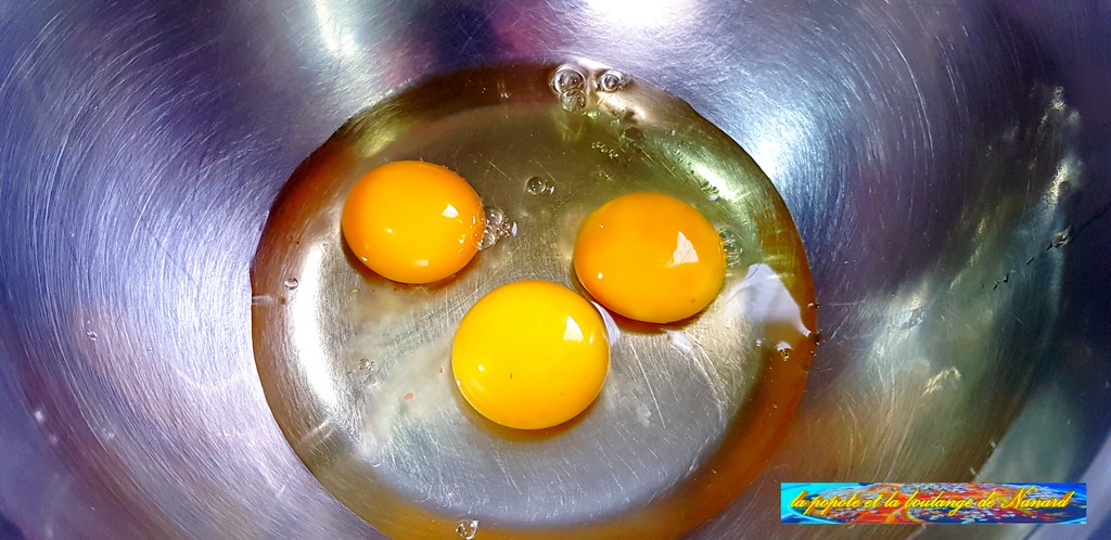 Casser les œufs dans un cul de poule
