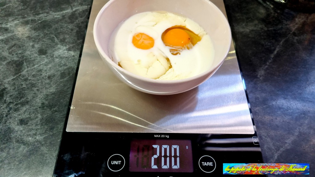 Compléter les œufs en lait jusqu\\\'à 200 gr au total