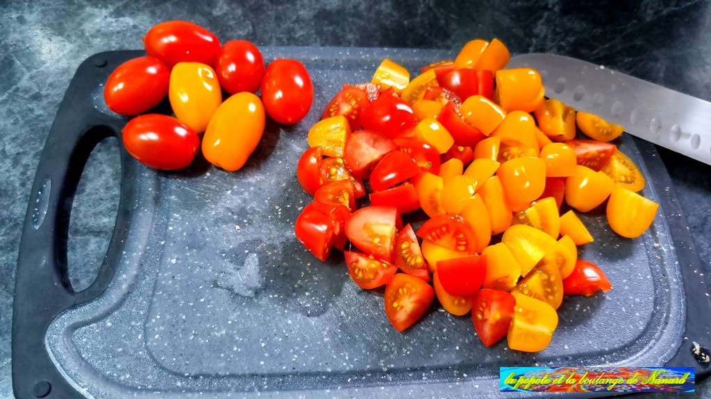 Couper en quatre les tomates cerise