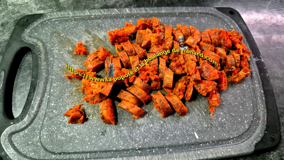 Couper le chorizo en morceaux