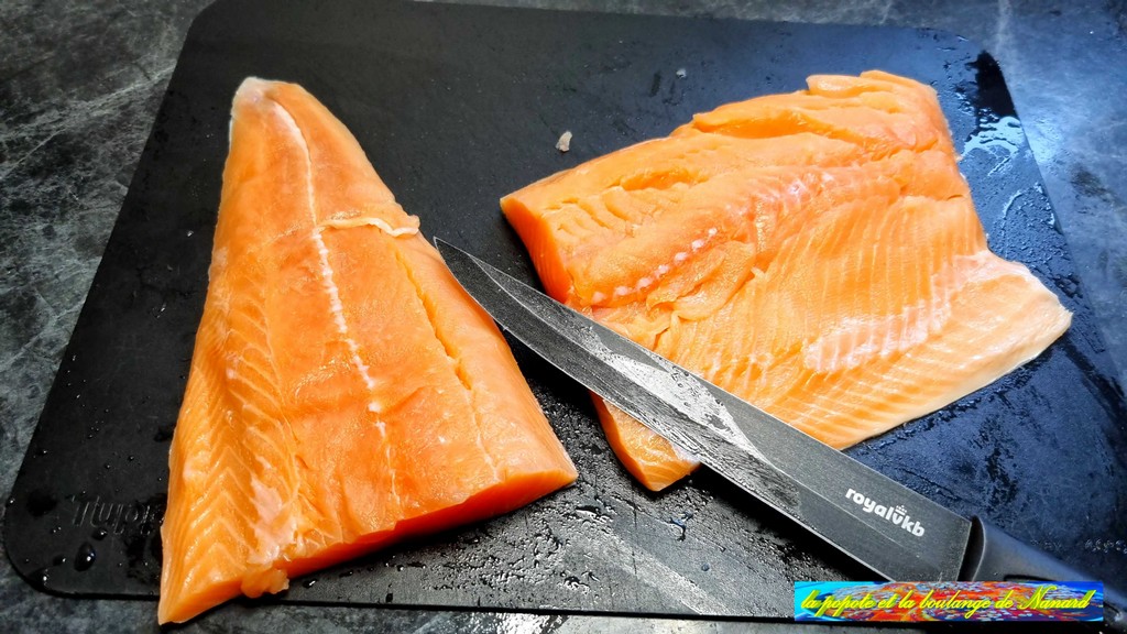 Couper le filet de saumon en deux s\\\'il est trop grand