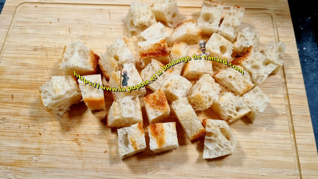 Couper le pain en morceaux