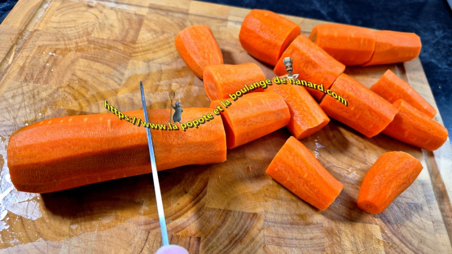 Couper les carottes en tronçons de 5 à 6 cm