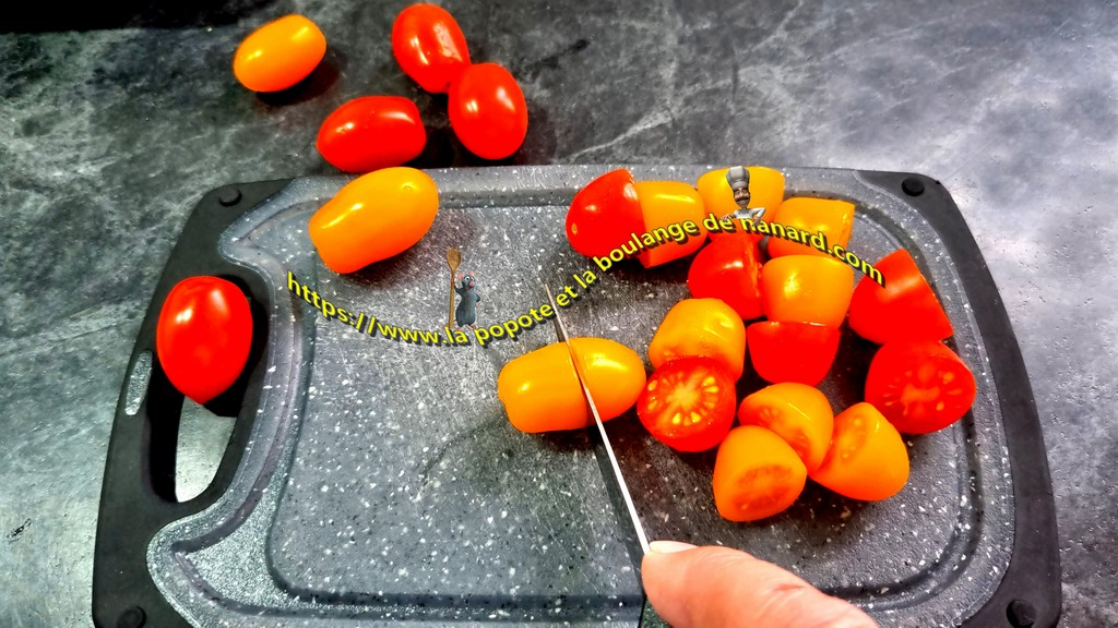 Couper les tomates en deux