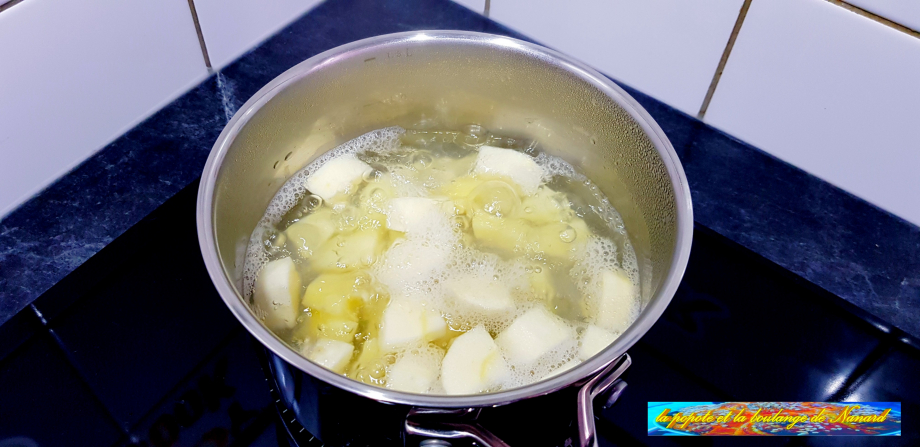 Cuire à l\\\'eau salée les pommes de terre et le panais