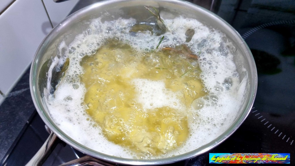 Cuire les pommes de terre 15 minutes à feu moyen à partir de l\\\'ébullition