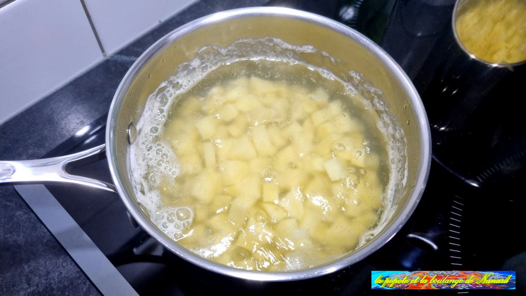 Cuire les pommes de terre 8 à 10 minutes à partir de l\\\'ébullition