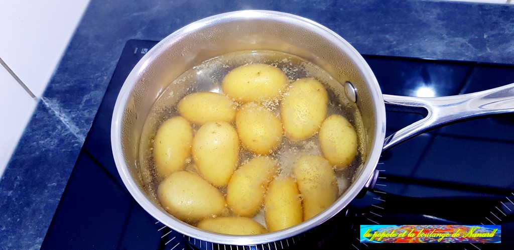 Cuire les pommes de terre dans de l\\\'eau salée
