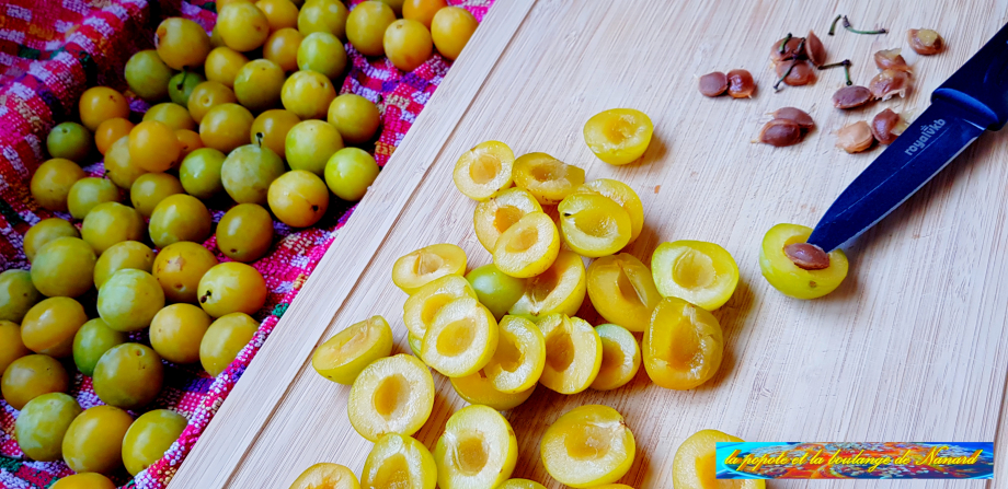 Dénoyauter les mirabelles