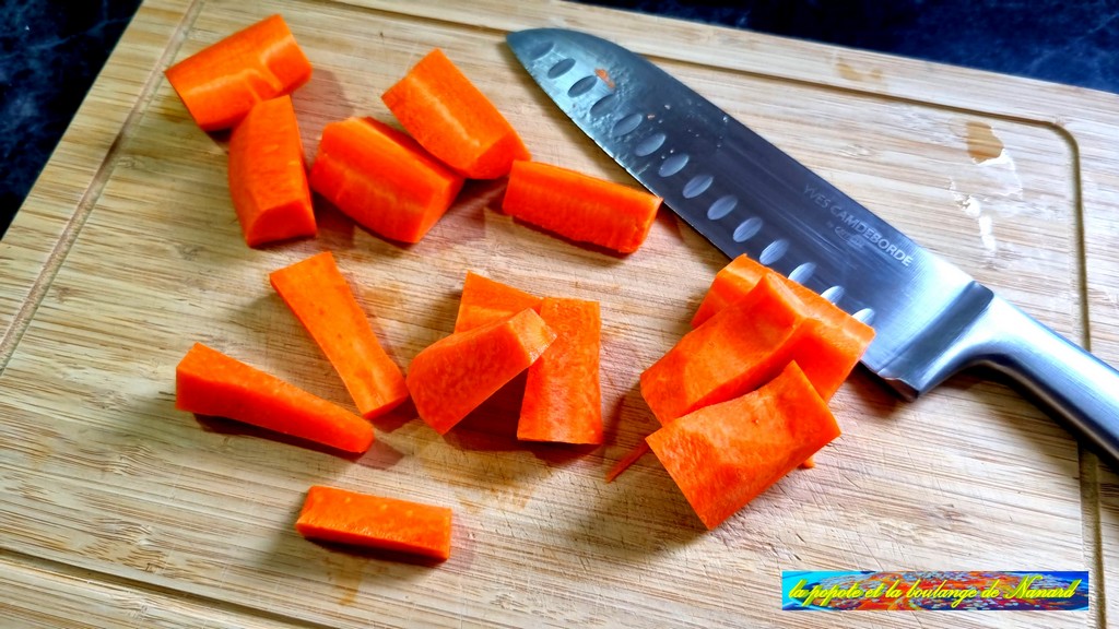 Détailler la carotte en bâtonnets