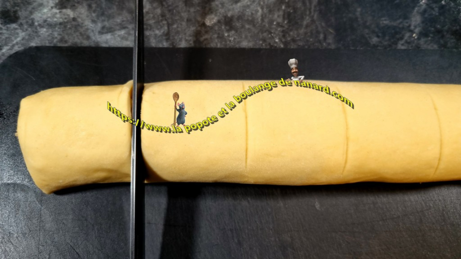 Détailler le boudin en huit tronçons de même longueur