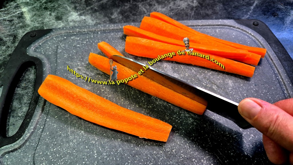Détailler les carottes en quatre dans la longueur