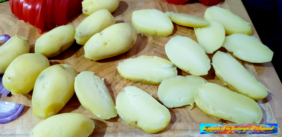 Détailler les pommes de terre en lamelles