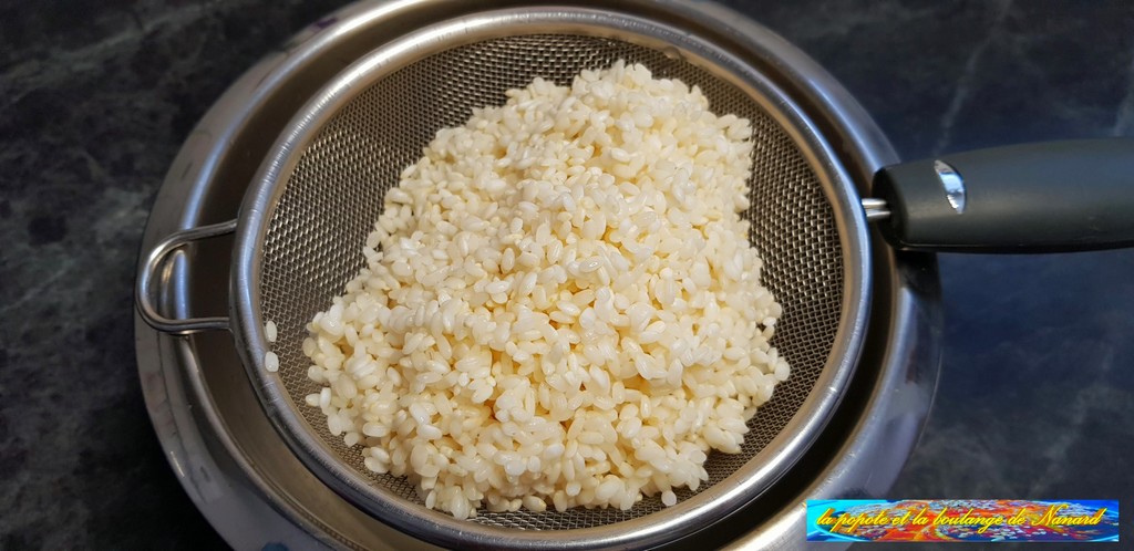Égoutter le riz sans le rincer