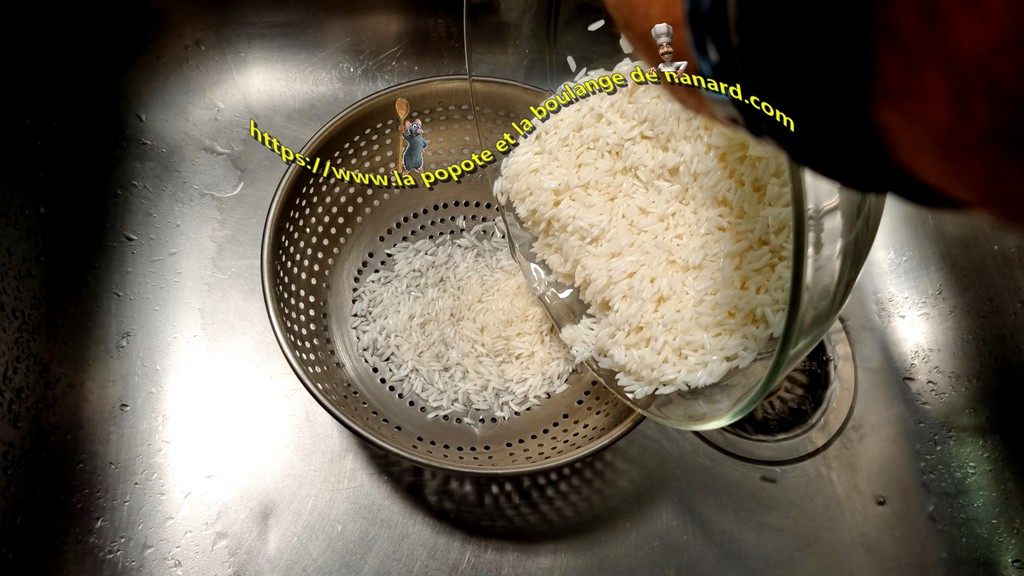 Égoutter le riz sans le rincer