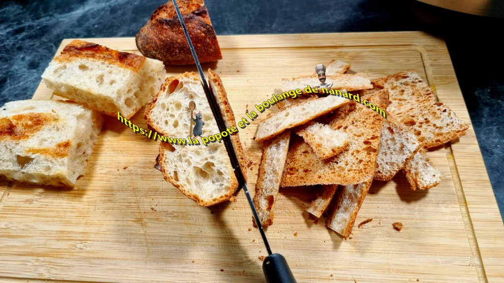 Enlever la croûte du pain