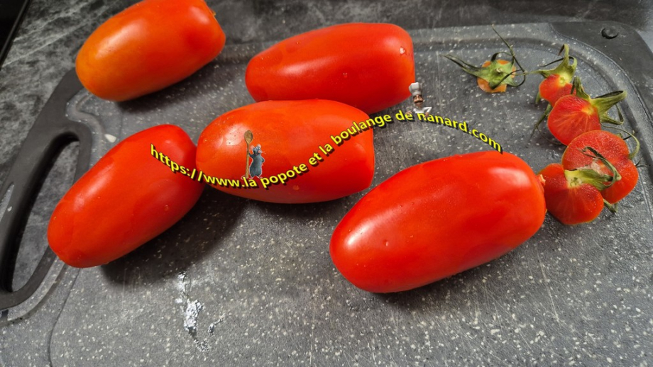 Enlever le pédoncule des tomates