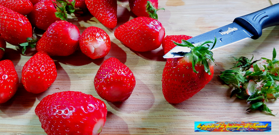 Équeuter les fraises
