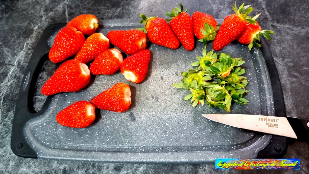 Équeuter les fraises