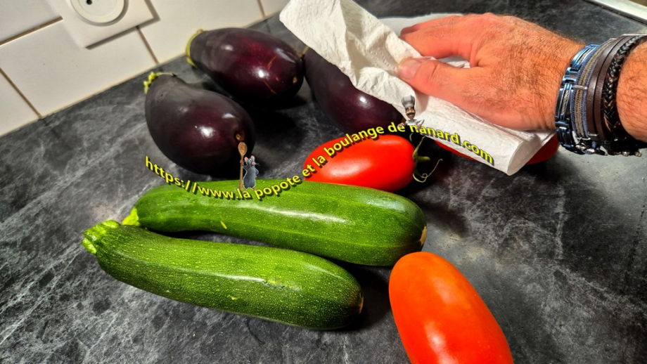 Essuyer correctement les légumes dans du papier absorbant