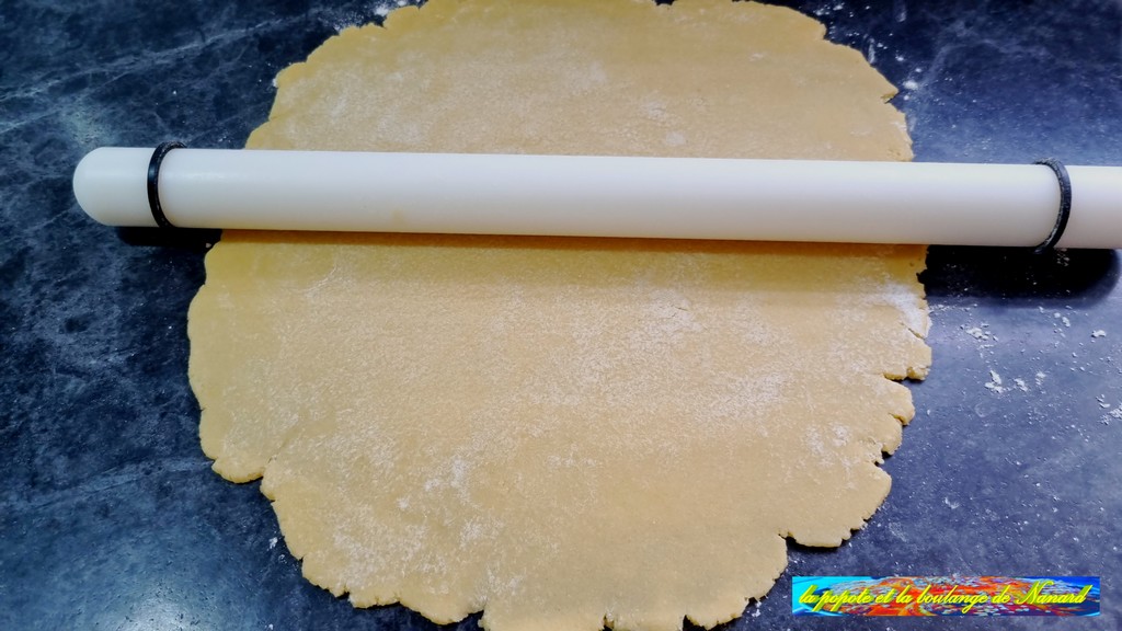 Étaler la pâte sur 3 mm d\\\'épaisseur