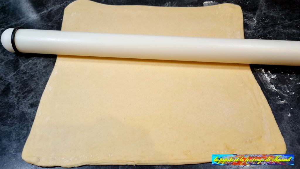 Étaler la pâte sur une épaisseur de 3 mm