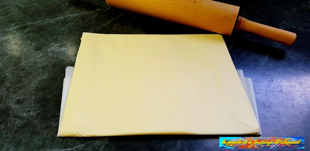 Étaler le beurre jusqu\\\'à former un rectangle parfait puis le réserver1 heure au frais