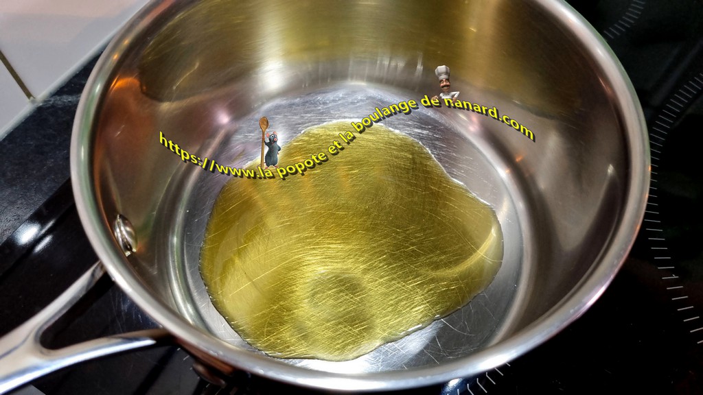 Faire chauffer 2 cuillères à soupe d\\\'huile d\\\'olive dans une casserole