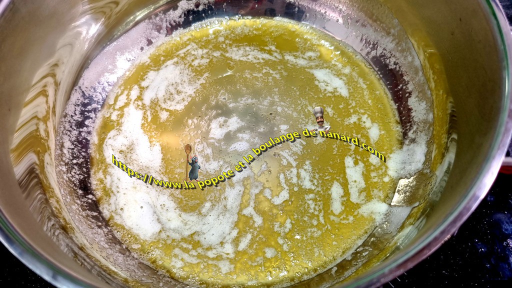 Faire chauffer 20 gr de beurre dans un faitout