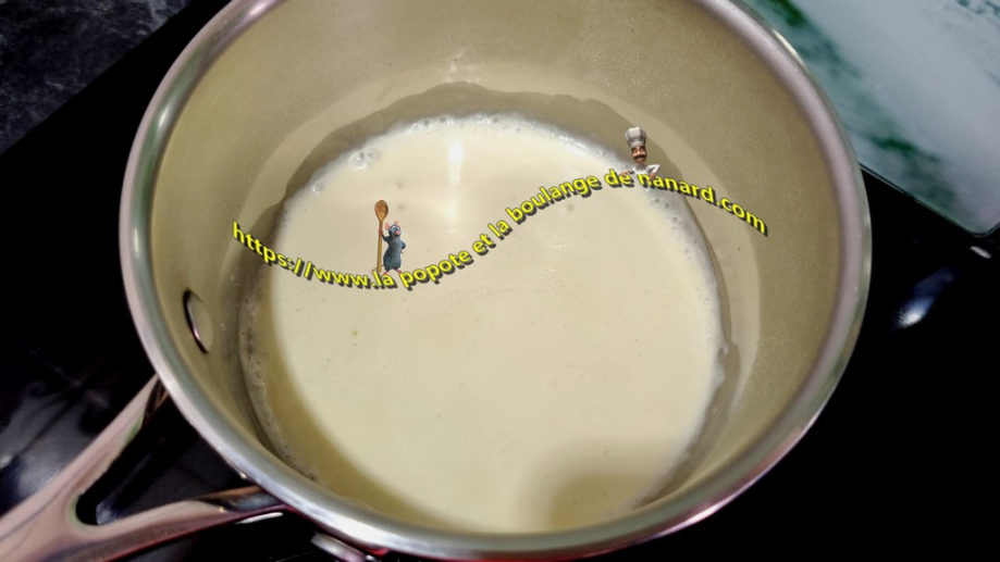 Faire chauffer les 40 gr de crème dans une petite casserole