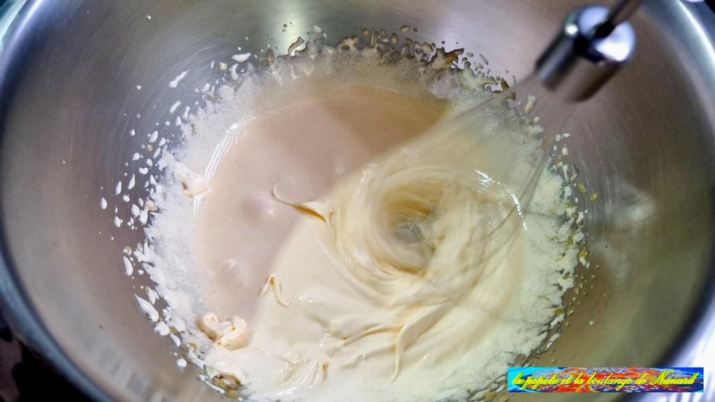 Faire correctement blanchir les œufs avec le sucre au fouet