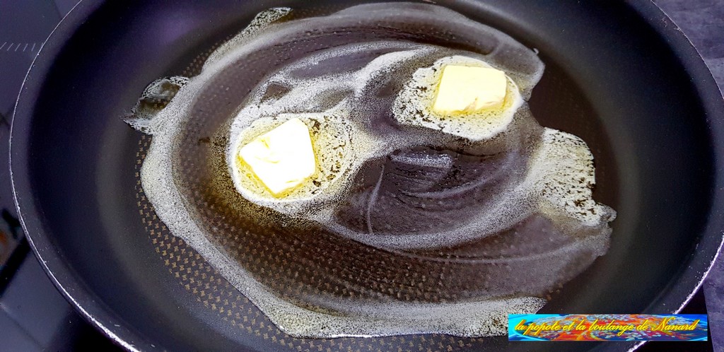 Faire fondre 20 gr de beurre dans une grande poêle
