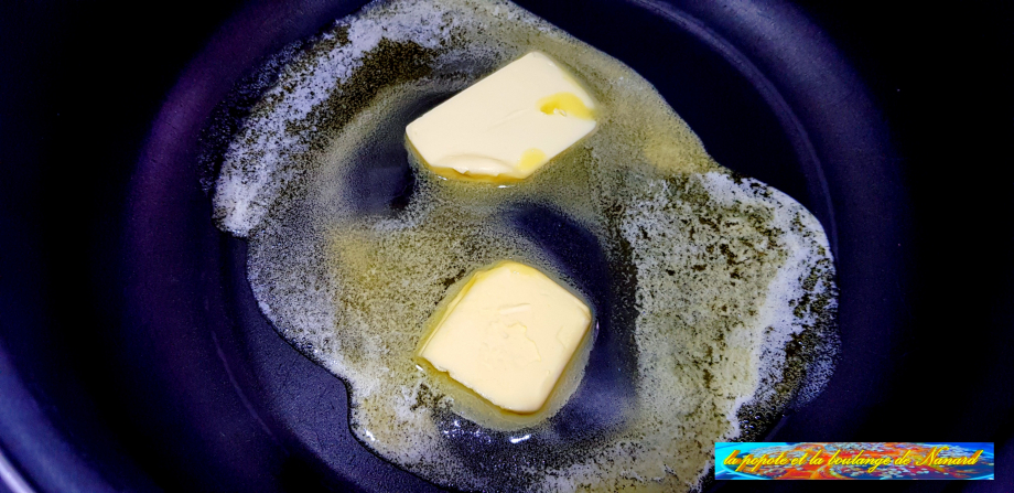 Faire fondre le beurre dans un grand faitout