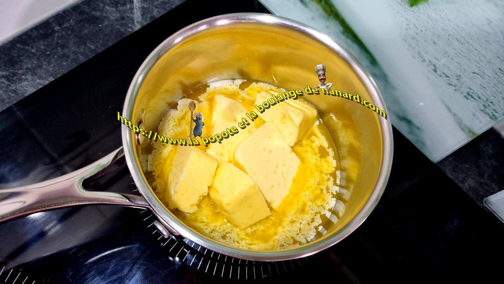 Faire fondre le beurre dans une casserole à feu doux