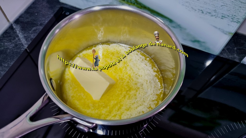 Faire fondre le beurre dans une casserole à feu moyen