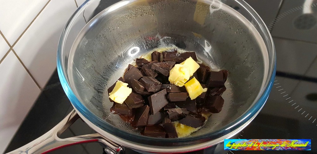 Faire fondre le chocolat avec le beurre