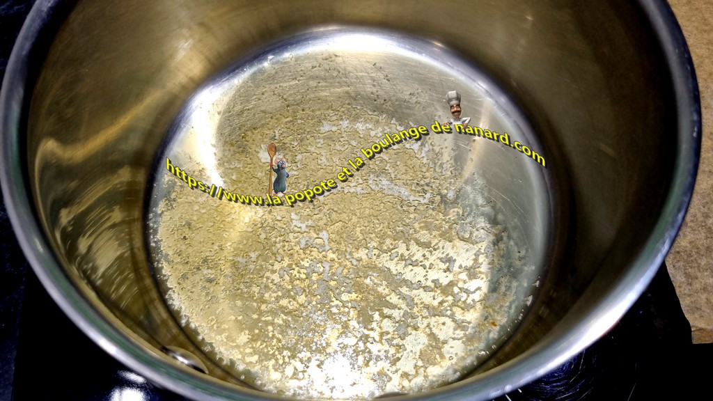 Faire fondre les 30 gr de beurre dans une casserole