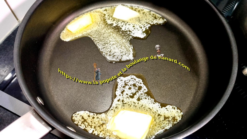 Faire fondre les 30 gr de beurre dans une sauteuse