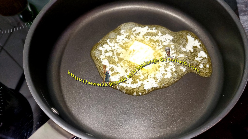 Faire fondre les 30 gr de beurre demi-sel dans une sauteuse