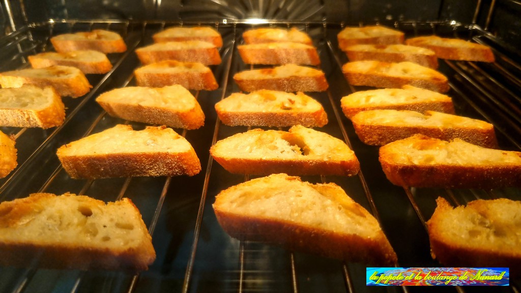 Faire griller le pain 8 à 9 minutes à 180°C