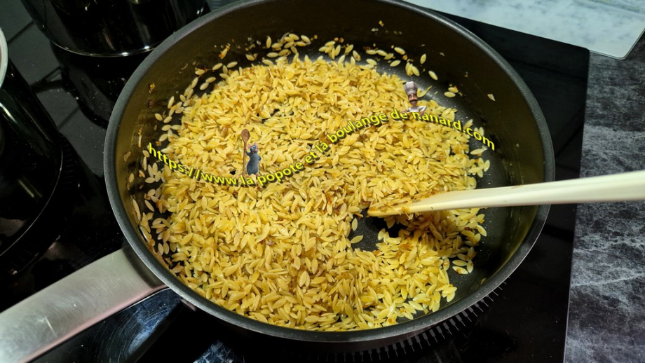 Faire nacrer pendant 3 minutes à feu moyen en remuant sans cesse