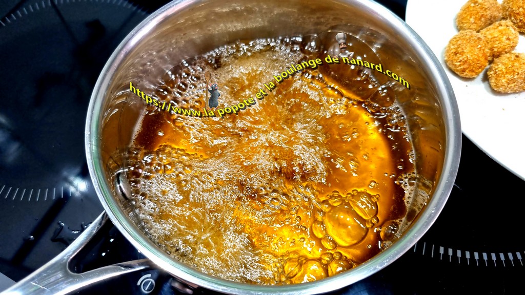 Frire les cromesquis dans l\\\'huile à 160°C
