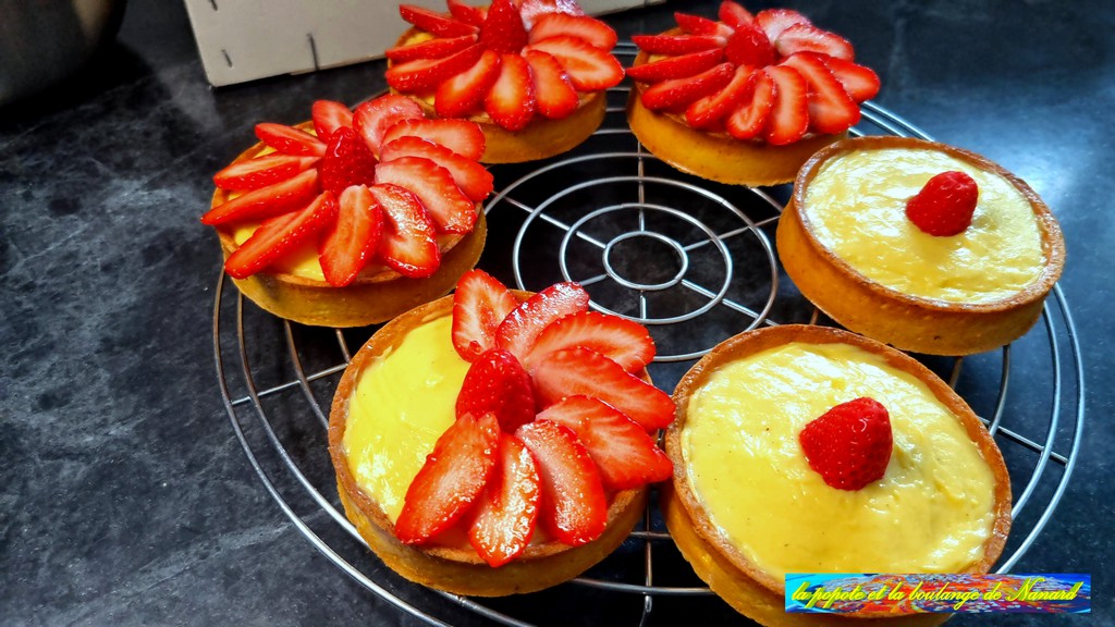 Garnir généreusement les tartelettes de fraises