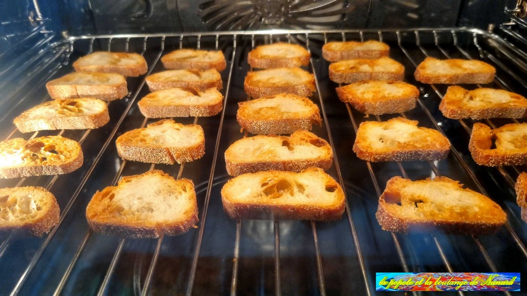 Griller les tranches de pain 9 minutes à 180°C