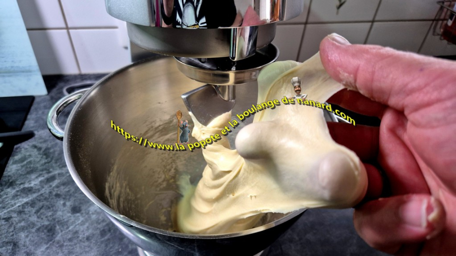 La pâte doit être élastique, signe d\\\'un bon réseau glutineux
